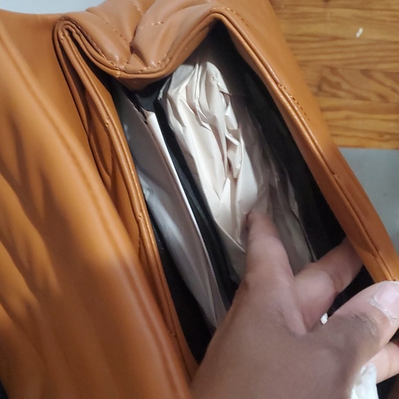 BRAND NEW Camel / Tan chain link crossbody/ shoulder bag - Picture 4 of 7